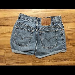 🌺 vacation 🌴 Levi’s 550 high waist shorts